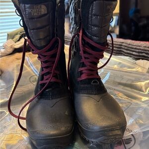 The North Face Women's Black and Burgundy Winter Boots